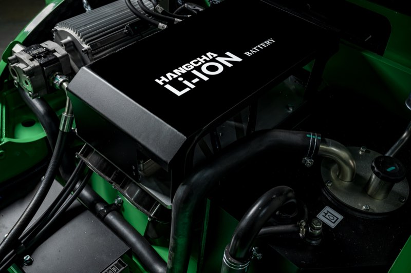 Hangcha Li-ION batterij onder de kap van de groene XE heftruck